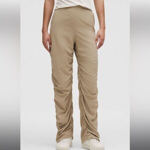 Lululemon Dance Studio Slim-Fit‎ High-Rise Flared Pant
Sheer Oak